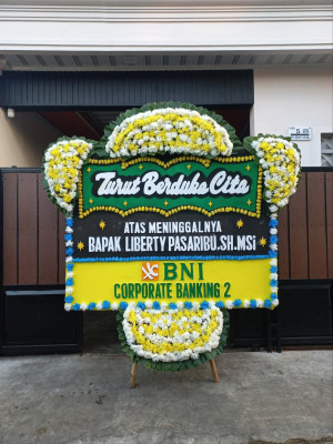 Papan Bunga Duka di Bolo