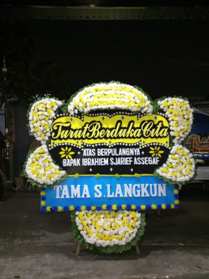 Papan Bunga Duka di Bolo