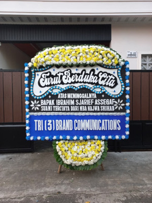 Papan Bunga Duka di Bolo